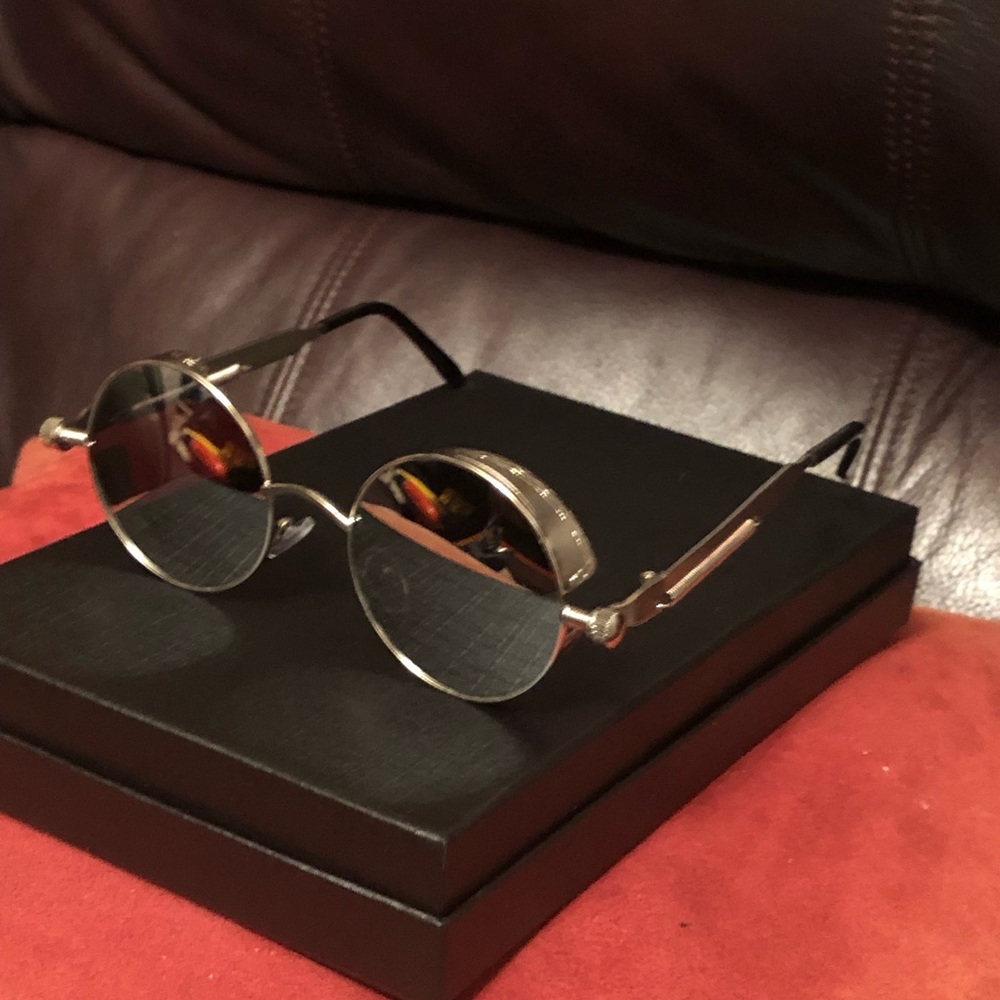 Retro-modern sunglasses